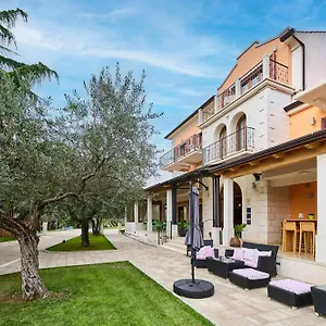 Dobravac Wine Estate 3*, Rovinj Kroatien